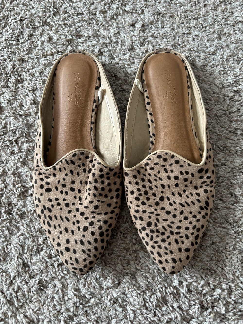 Universal thread Pointed Toe Animal Print Slip-On Flats - Beige/Black